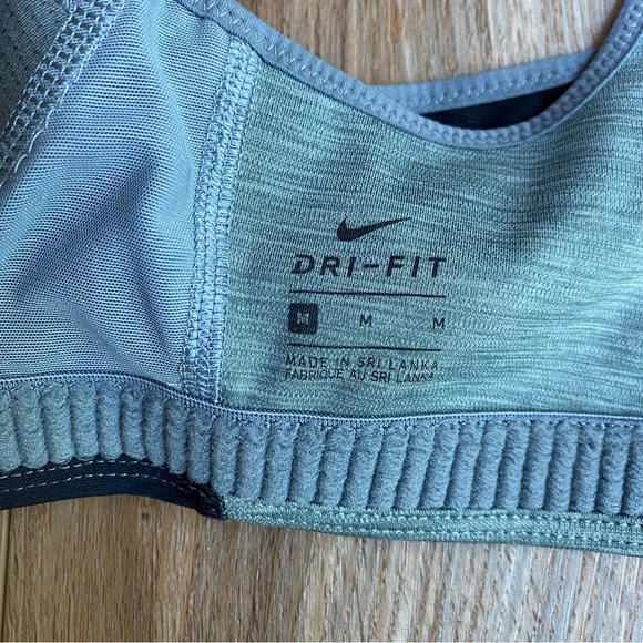 Nike Shape Women's High-Support Padded Zip-Front Sports Bra - Medium - Picture 5 of 6